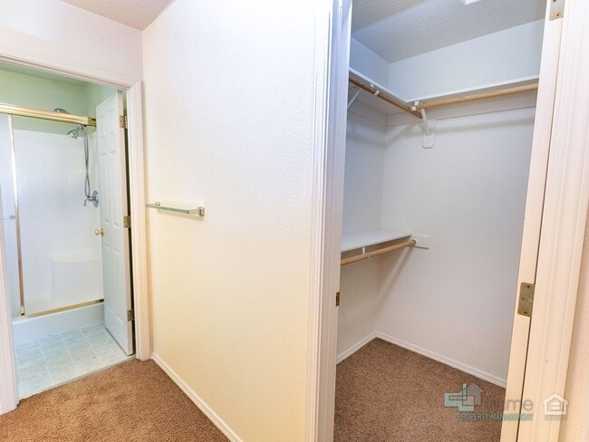 Photo - 2 Bedroom, 2.5 Bath Close to Nike and Intel!