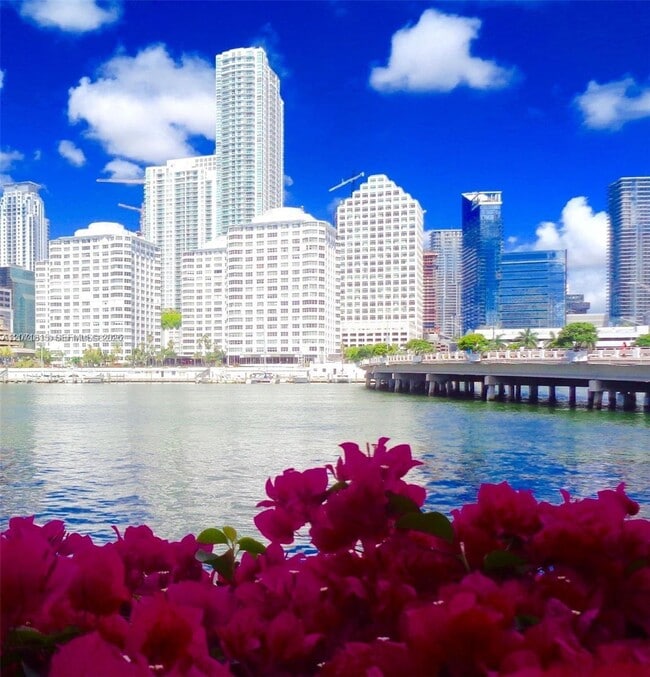 Building Photo - 999 Brickell Bay Dr Unit 809