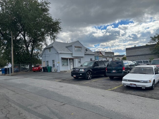 Building Photo - 4709 S Commerce Dr Unit 4709 B