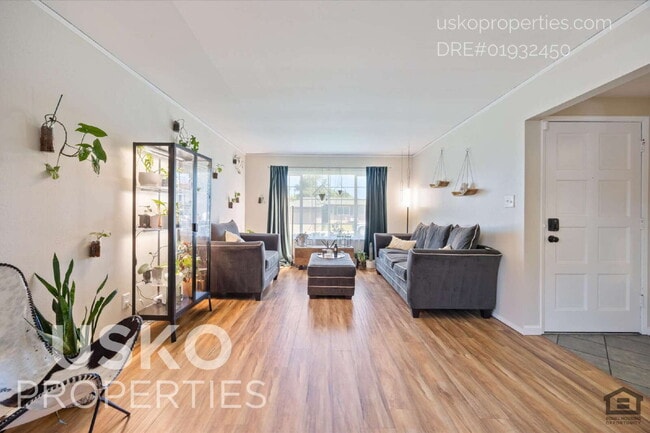 Photo - 8844 Garden Glen Way