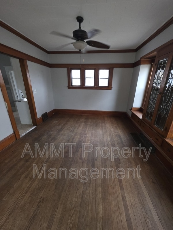 Photo - 1837 Grande Ave SE