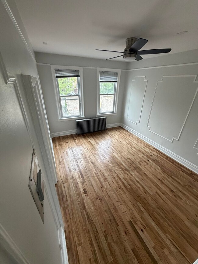 Building Photo - 72 Jefferson Ave Unit 2R
