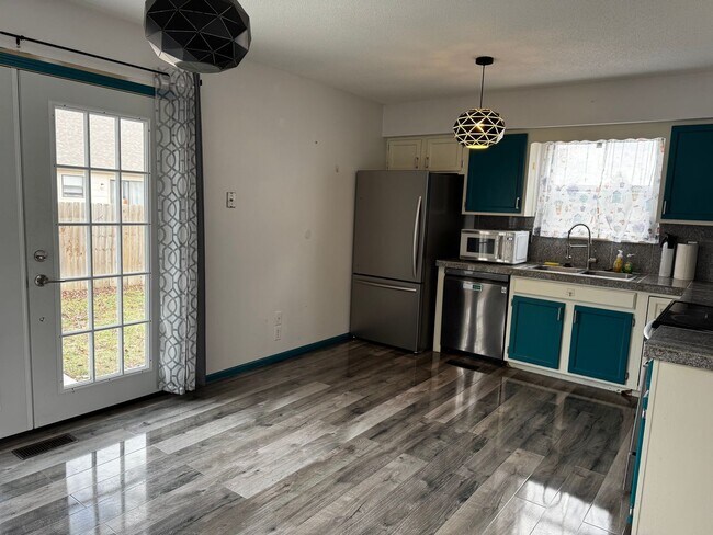 Photo - 3250 N Longfellow Ct Unidad 3250 N Longfellow Ct