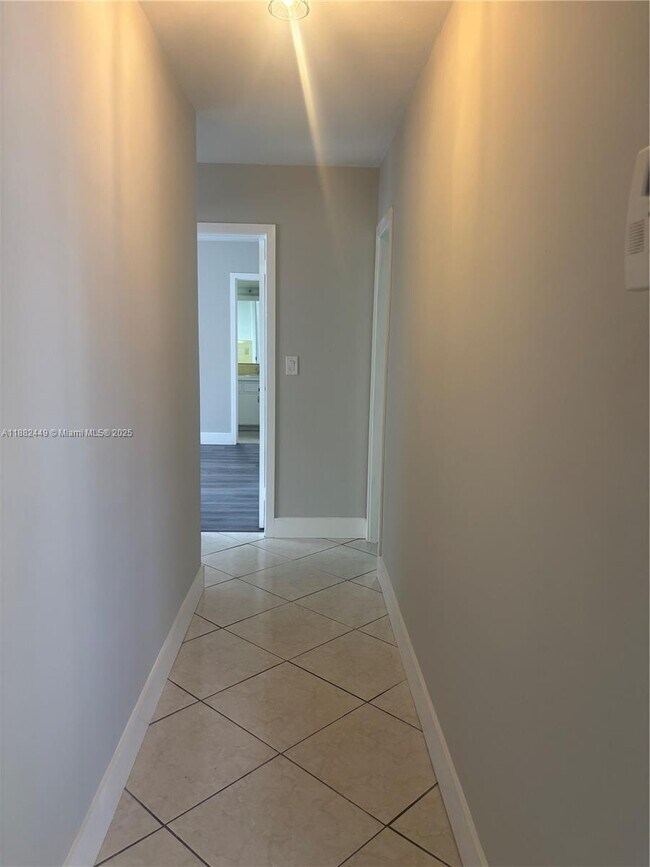 Photo - 5020 Tyler St