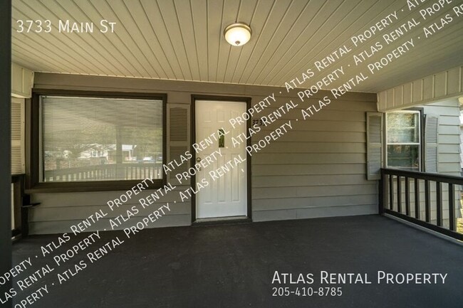 Photo - 3733 Main St