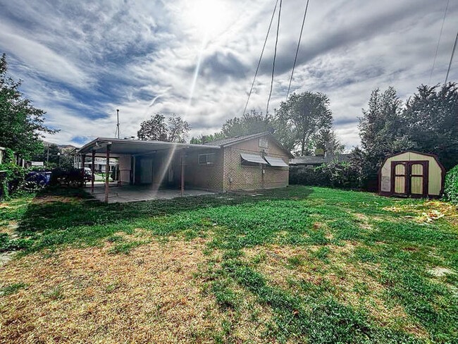 Photo - Perfect Location - Private Backyard - 3 be...