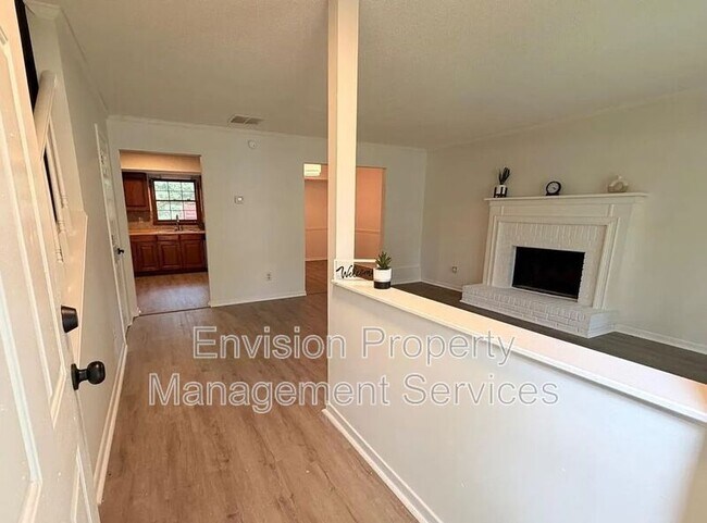 702 Redland Dr