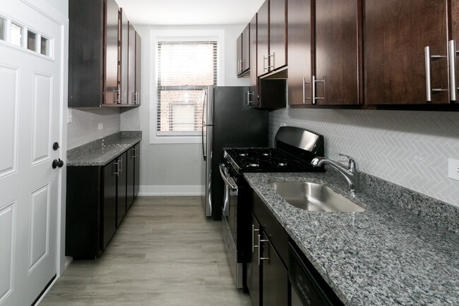 Photo - 729 W Brompton Ave Unit J05P