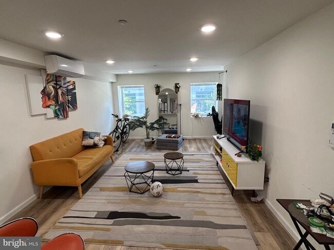 Photo - 687 N Broad St