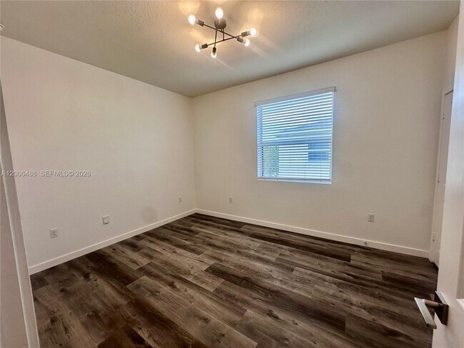 Photo - 540 NE 5th Ln