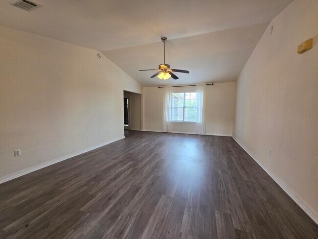 Photo - 404 Riverchase Blvd