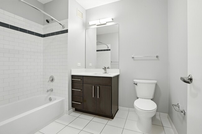 Photo - 337 E Wacker Dr