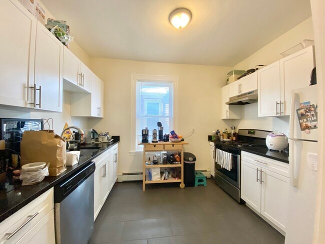 Building Photo - 101 Calumet St Unit 2