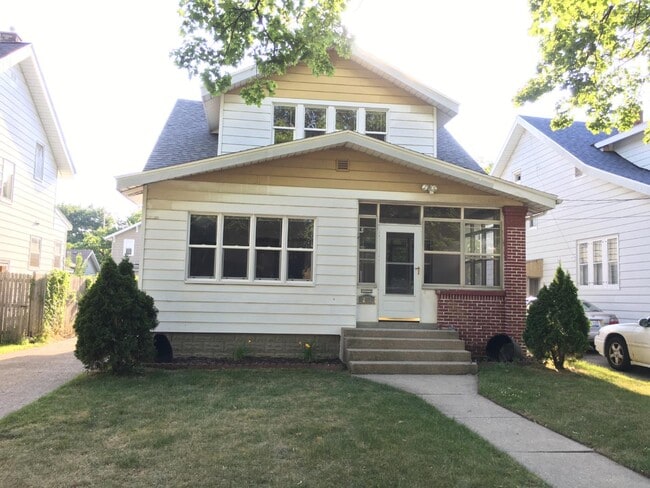 Photo - 253 Valley Ave SW