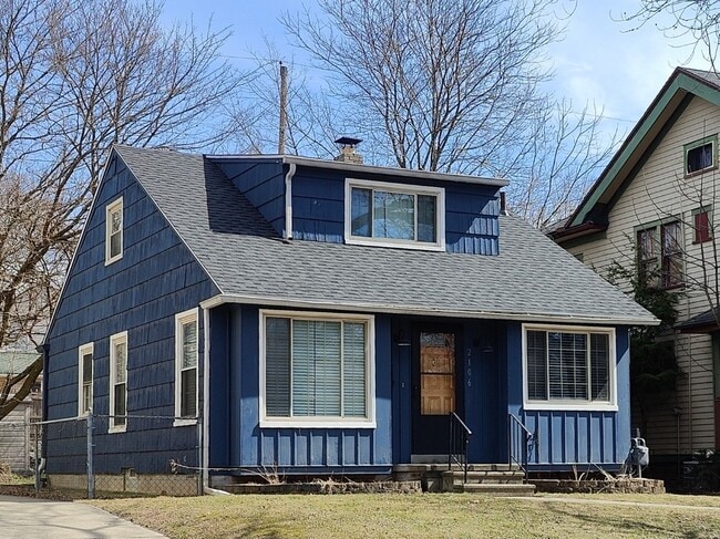 Building Photo - 2106 Wyndhurst Rd