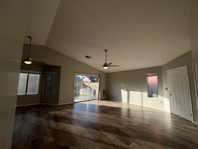 Photo - 910 N Swan Dr