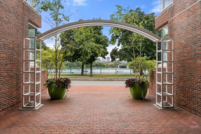 Photo - 75-83-83 Cambridge Pkwy Unidad 101