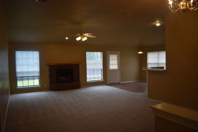 Photo - 2521 Creek Dr