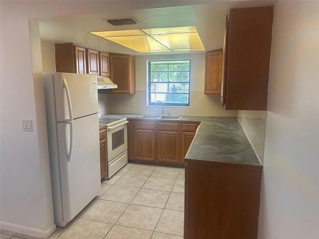 Building Photo - 8507 Sunset Dr Rental
