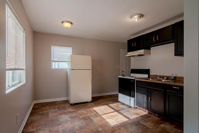 Photo - 3129 Station St