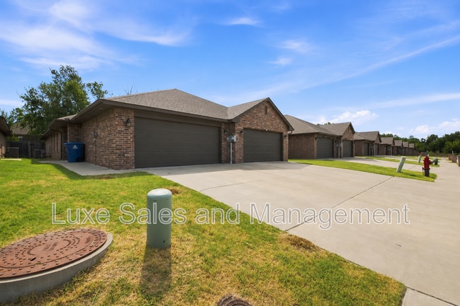 Photo - 404 Chalk Hill Ct