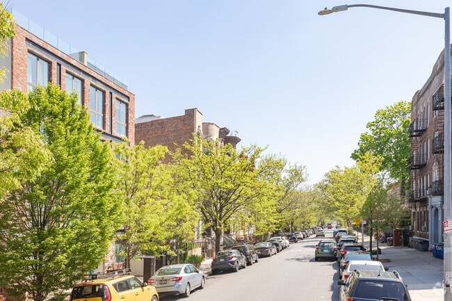 Photo - 447-449 Decatur St