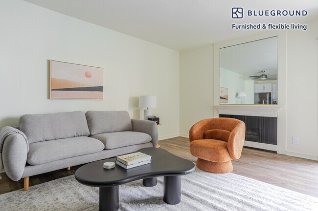 Building Photo - 350 E Del Mar Blvd Rental
