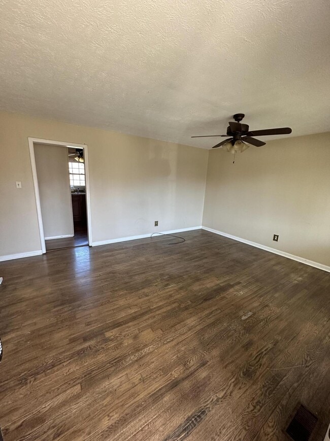Photo - 420 Hedgewood Dr