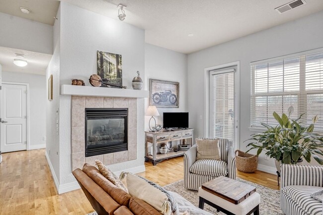 Photo - Beautiful Updated 2-bedroom Condo in highly desirable Mayfair-Lowry Location! 1-month free rent- ...