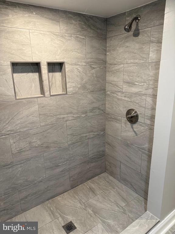 Photo - 2921 Baker St