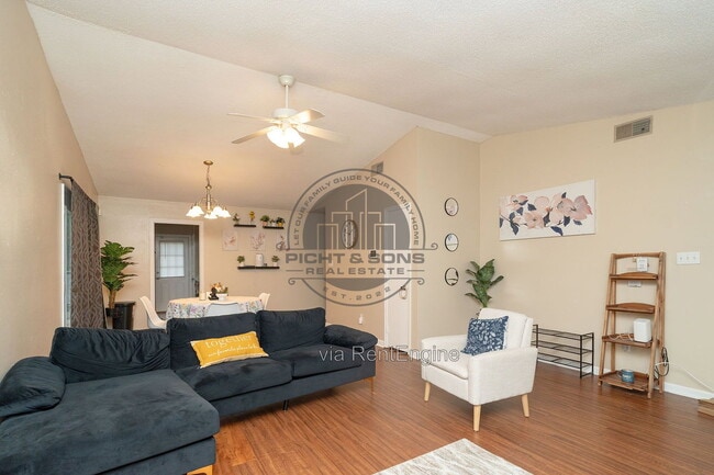 Photo - 1877 Meriadoc Rd