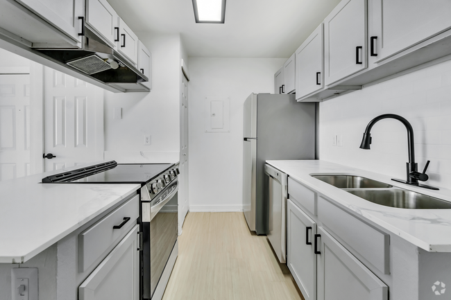 Building Photo - Residences at Bear Creek Rental