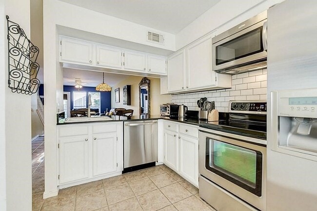 Photo - 930 Rutland St