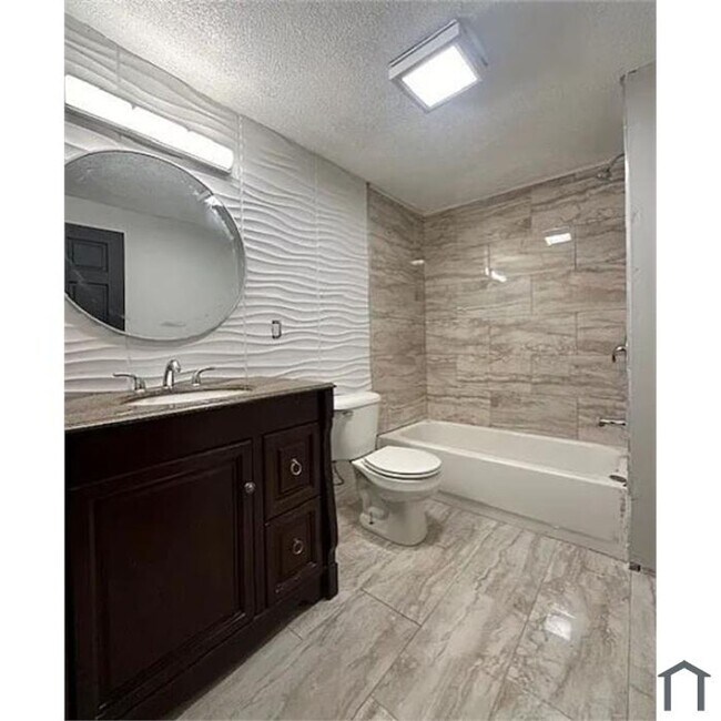 Photo - 216 E 33rd St