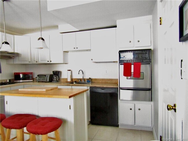 Photo - 702 E Broadway