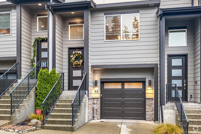 Building Photo - Stunning 2-Bedroom Townhome in Prime Location