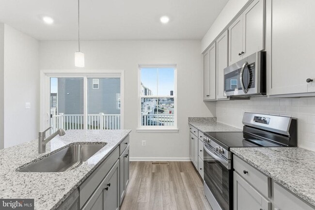 Photo - 410 18th Ave