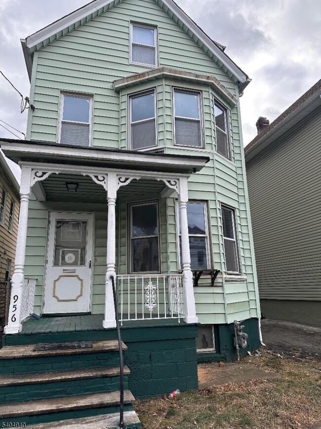 Photo - 956 Lafayette St