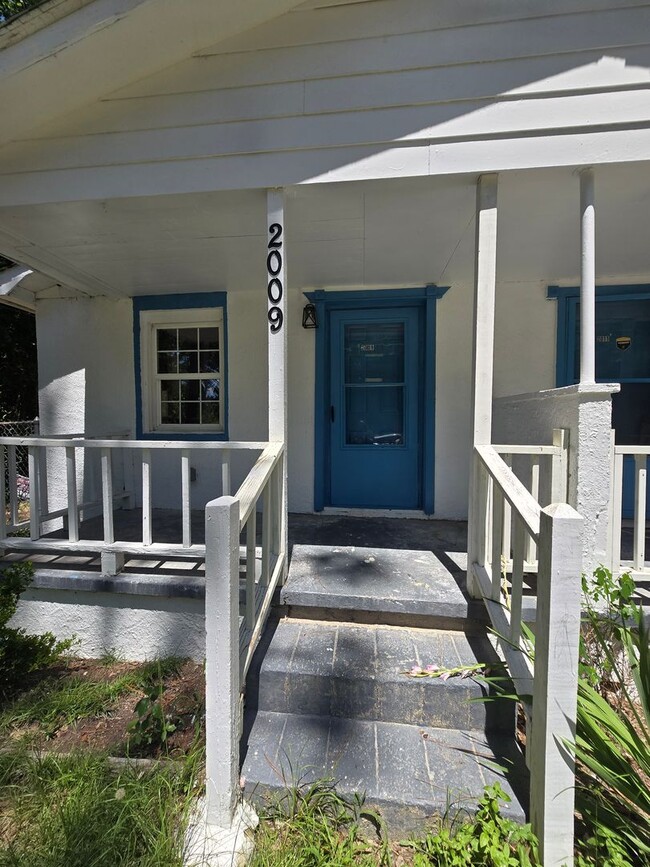 Photo - 2009 Bain Dr House