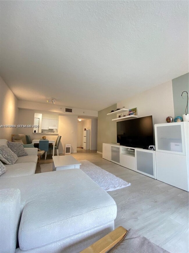 Photo - 1350 SE 3rd Ave Unidad 212