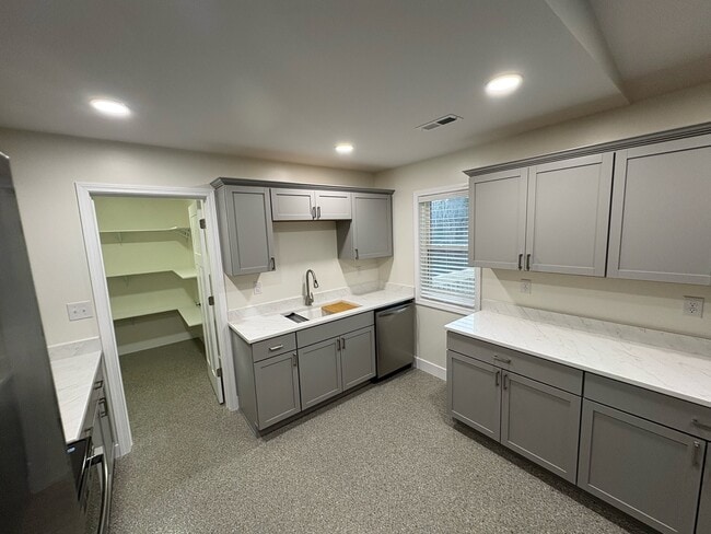 Photo - 276 Barker Road APT B