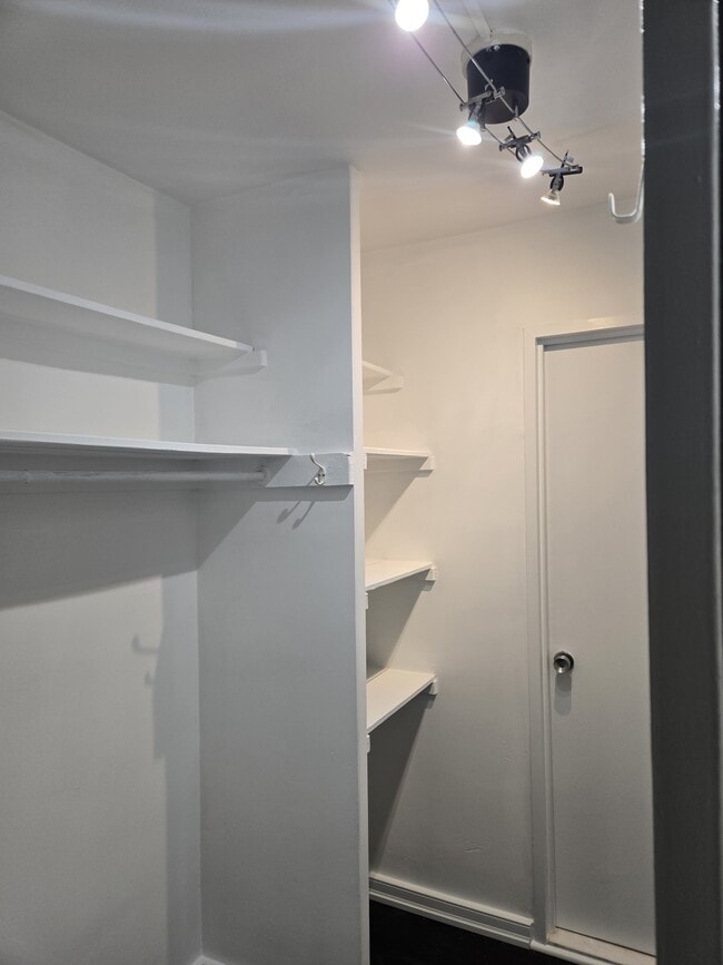 Photo - 1330 New Hampshire Ave NW Unidad 920