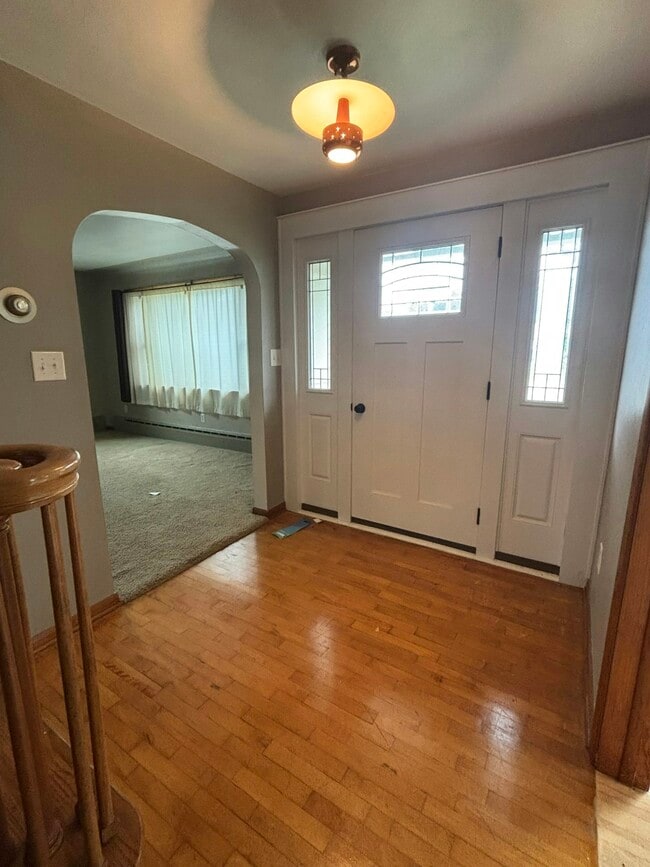 Photo - 2 N Kniffin St