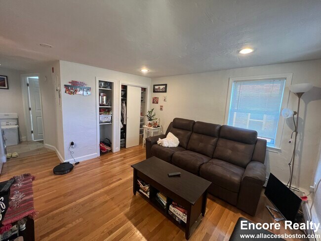 Building Photo - 23 Lambert St Unit 01