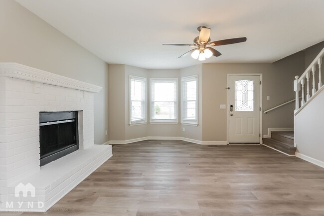 Photo - 204 Deerlake Dr