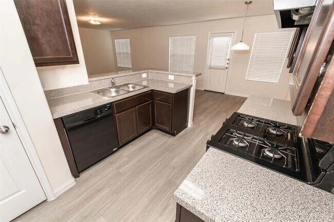 Photo - 5822 Northern Oak St