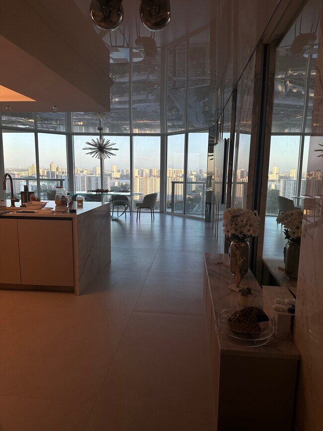 16699 Collins Ave Unit 2907