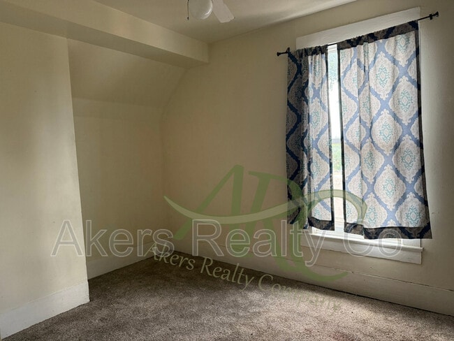 Photo - 518 W 9th St