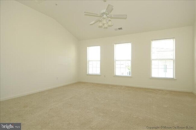 Photo - 52 Golden Ash Way