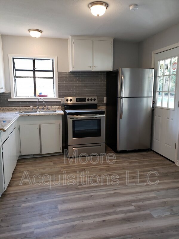 Photo - 1820 Meadowlark Ln